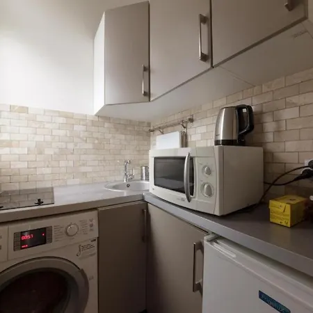 - Avenue Champs-elysee Apartment *